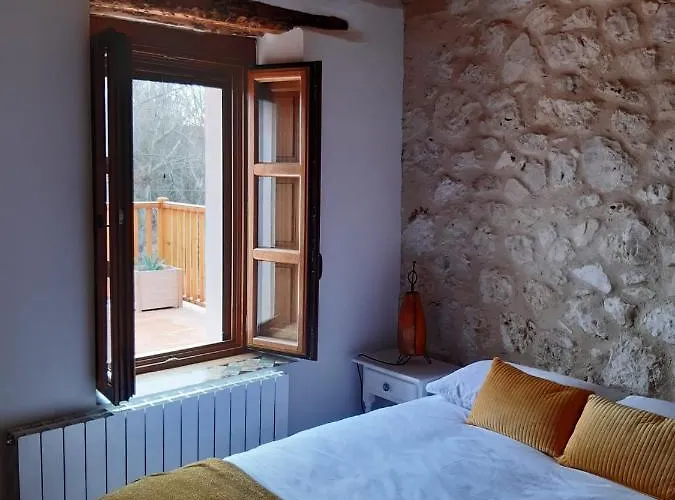 Gaia 펜션 Aldeasona